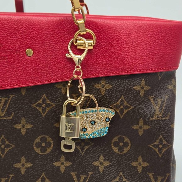 Authentic Louis Vuitton Lock & Key with unbranded Bagcharm, Keycharm, Keychain - Picture 1 of 9